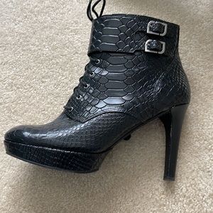 Rockport heeled bootie